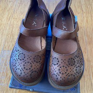 Sold:Obiono Flower Retro Leather Handmade Platform/Wedge Mary Janes - 39 / Brown